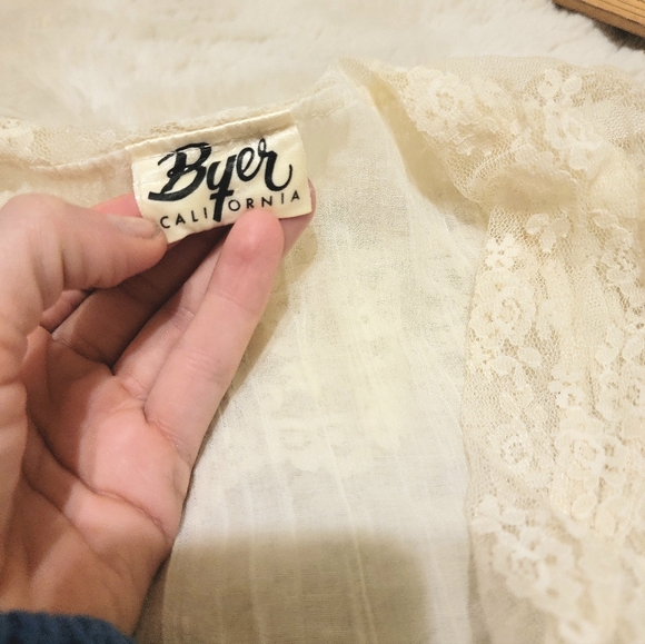 *Vintage Cream Lace Collar Blouse* - Picture 2 of 13